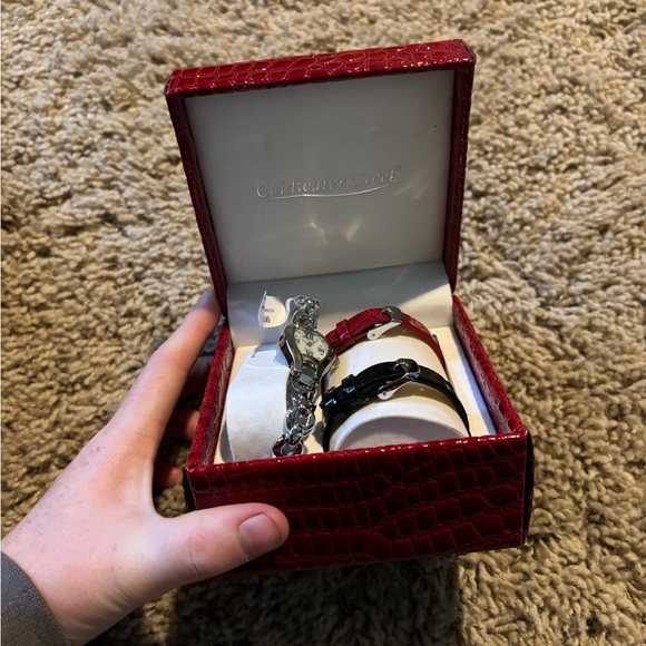 Watch - Picture 1 of 5